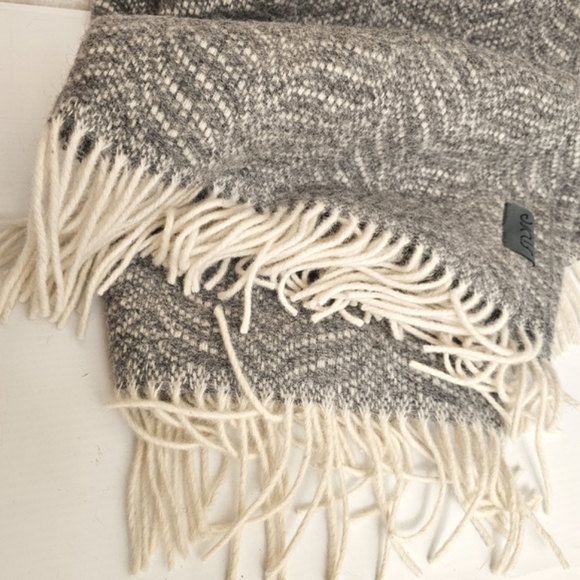 Fibre By Auskin Wool Fringed Throw Blanket - Picture 2 of 14